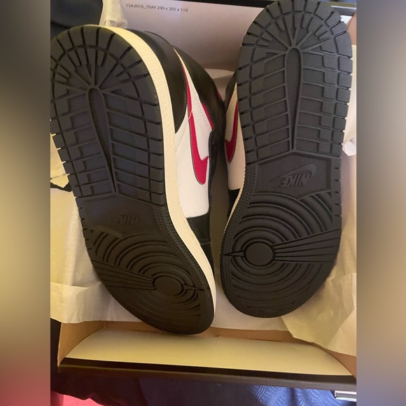 New in Box AIR JORDAN 1 RETRO HIGH OG GS 'GYM RED' - Picture 12 of 14